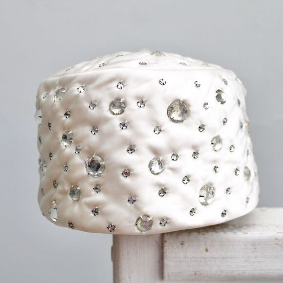 Marshall Field's Vintage RARE White Satin Silk Rhinestone Pillbox Hat - Picture 1 of 9